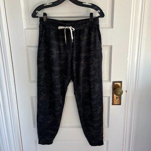 Vuori Performance Jogger Womens Small